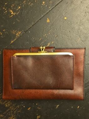 Vintage-Style Brown Leather Wallet with Gold-Tone Coin Frame